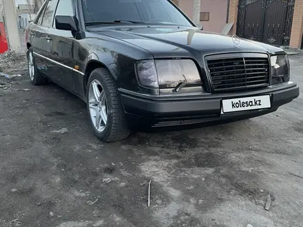 Mercedes-Benz E 200 1995 года за 2 300 000 тг. в Караганда – фото 2