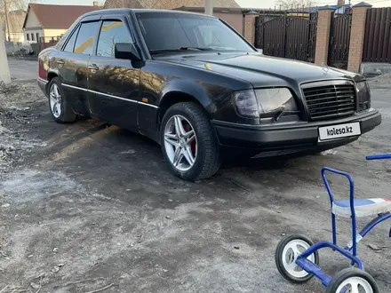 Mercedes-Benz E 200 1995 года за 2 300 000 тг. в Караганда – фото 3