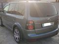 Volkswagen Touran 2008 года за 3 300 000 тг. в Атырау – фото 4