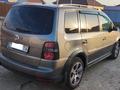 Volkswagen Touran 2008 года за 3 300 000 тг. в Атырау – фото 5