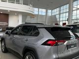 Toyota RAV4 Luxe 2023 годаүшін22 240 000 тг. в Атырау – фото 4