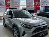 Toyota RAV4 Luxe 2023 года за 22 240 000 тг. в Атырау – фото 3