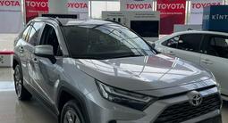 Toyota RAV4 Luxe 2023 года за 22 240 000 тг. в Атырау – фото 3
