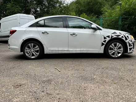 Chevrolet Cruze 2013 года за 3 800 000 тг. в Алматы – фото 2