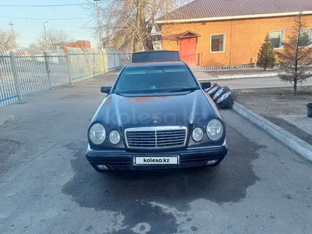 Mercedes-Benz E 230 1998 года за 3 200 000 тг. в Павлодар