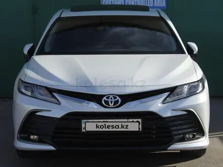 Toyota Camry 2023 года за 16 800 000 тг. в Актау