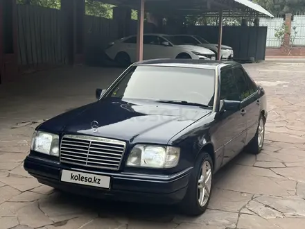 Mercedes-Benz E 280 1993 года за 2 200 000 тг. в Алматы