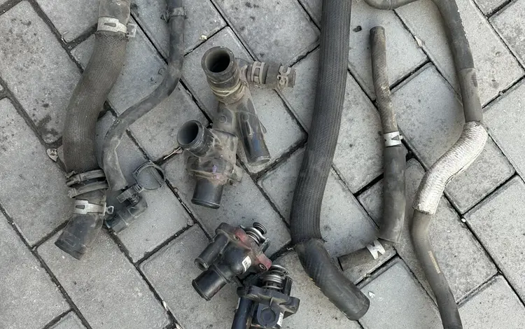 Корпус термостат патрубок за 7 000 тг. в Алматы