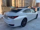 Lexus ES 250 2022 годаfor29 990 000 тг. в Кокшетау – фото 4