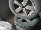 Шипованные шины 215/65 R16, на дисках Тайота Альфард и Фольксваген за 180 000 тг. в Жезказган – фото 2