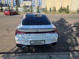 Hyundai Elantra 2022 года за 8 500 000 тг. в Астана – фото 2