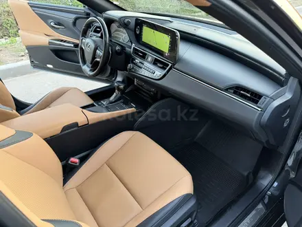Lexus ES 250 2021 года за 21 000 000 тг. в Алматы – фото 13