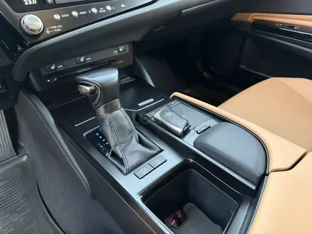 Lexus ES 250 2021 года за 21 000 000 тг. в Алматы – фото 16