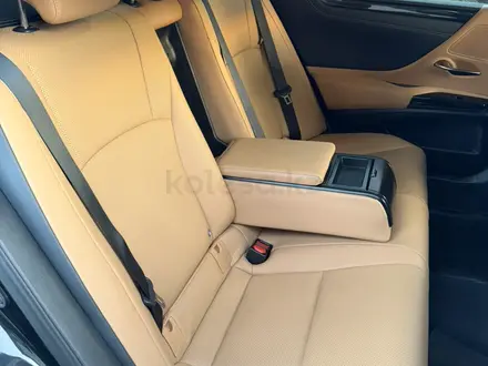 Lexus ES 250 2021 года за 21 000 000 тг. в Алматы – фото 20
