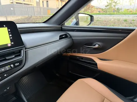 Lexus ES 250 2021 года за 21 000 000 тг. в Алматы – фото 22