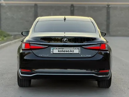 Lexus ES 250 2021 года за 21 000 000 тг. в Алматы – фото 5