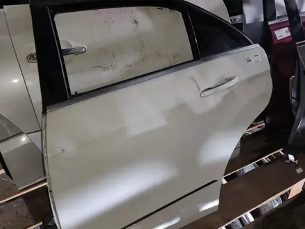 ДВЕРЬ MERCEDES W212 ЗАДНИЙ В СБОРЕ ОРИГИНАЛ за 80 000 тг. в Астана