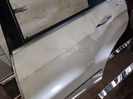 ДВЕРЬ MERCEDES W212 ЗАДНИЙ В СБОРЕ ОРИГИНАЛ за 80 000 тг. в Астана – фото 2