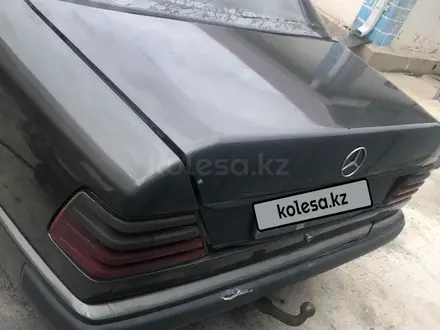 Mercedes-Benz E 200 1989 года за 900 000 тг. в Караганда – фото 6