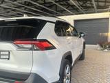 Toyota RAV4 2021 года за 16 000 000 тг. в Уральск – фото 3