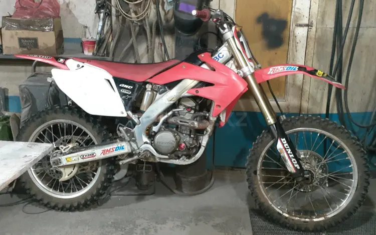 Honda  Мотоцикл Honda , 2006 г CRF 250R 2006 года за 1 000 000 тг. в Абай (Абайский р-н)