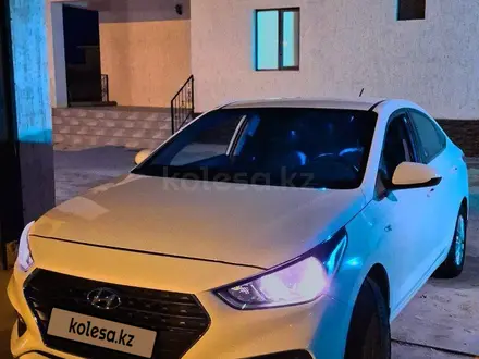 Hyundai Accent 2018 года за 7 500 000 тг. в Актау – фото 2