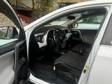 Toyota RAV4 2018 годаүшін8 300 000 тг. в Актобе – фото 3