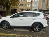 Toyota RAV4 2018 годаүшін8 300 000 тг. в Актобе
