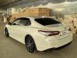 Toyota Camry 2021 годаfor16 600 000 тг. в Шымкент – фото 4