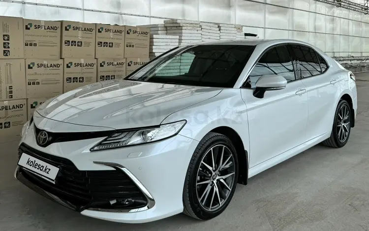 Toyota Camry 2021 года за 16 800 000 тг. в Шымкент