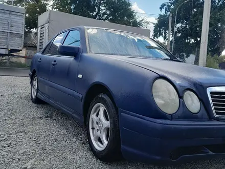 Mercedes-Benz E 200 1997 года за 2 300 000 тг. в Караганда – фото 8