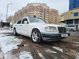 Mercedes-Benz E 200 1993 года за 1 650 000 тг. в Астана – фото 2