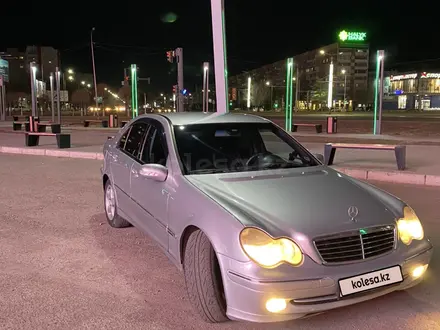 Mercedes-Benz C 200 2002 года за 3 400 000 тг. в Павлодар – фото 2