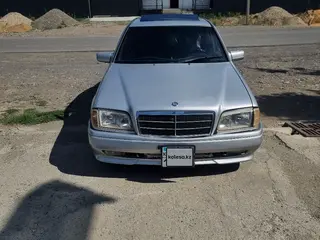 Mercedes-Benz C 230