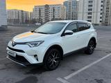 Toyota RAV4 2018 года за 12 500 000 тг. в Алматы – фото 2