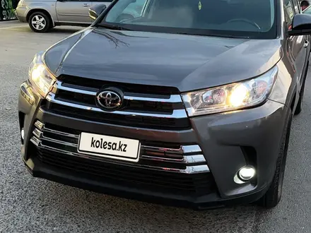 Toyota Highlander 2019 года за 13 700 000 тг. в Актобе