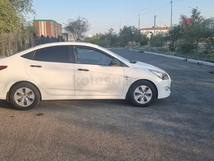 Hyundai Solaris 2014 года за 4 000 000 тг. в Атырау – фото 3