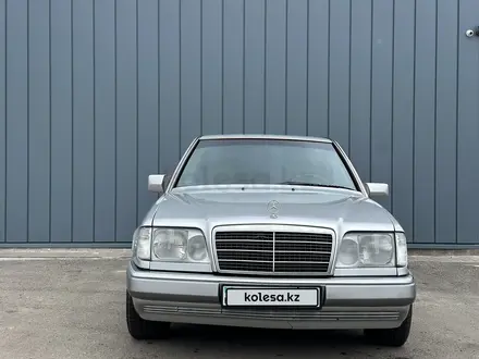 Mercedes-Benz E 250 1994 года за 2 500 000 тг. в Астана