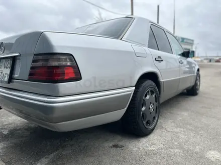 Mercedes-Benz E 250 1994 года за 2 500 000 тг. в Астана – фото 5