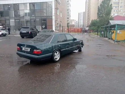 Mercedes-Benz E 280 1994 года за 2 650 000 тг. в Астана – фото 4