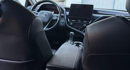 Toyota Camry 2023 года за 13 900 000 тг. в Уральск – фото 5