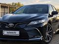 Toyota Camry 2023 года за 13 900 000 тг. в Уральск – фото 4