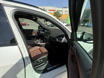 BMW X5 2020 года за 32 500 000 тг. в Алматы – фото 13