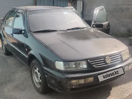 Volkswagen Passat 1996 года за 1 300 000 тг. в Алматы – фото 2