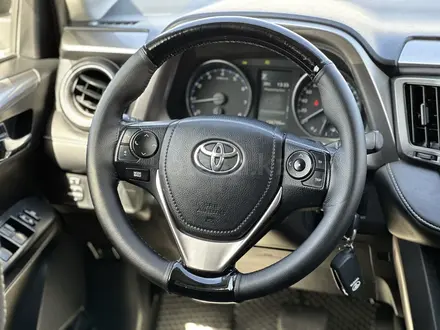 Toyota RAV4 2016 года за 9 900 000 тг. в Актобе – фото 14