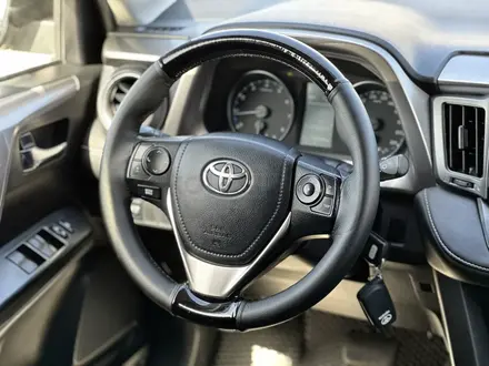 Toyota RAV4 2016 года за 9 900 000 тг. в Актобе – фото 21