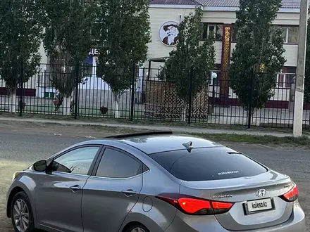 Hyundai Elantra 2015 года за 4 000 000 тг. в Актобе – фото 2