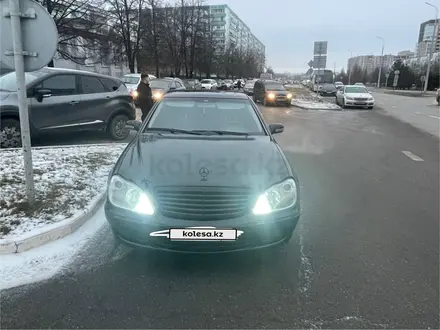 Mercedes-Benz S 500 2004 года за 2 300 000 тг. в Караганда – фото 3