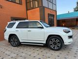 Toyota 4Runner 2018 года за 18 500 000 тг. в Актобе – фото 2