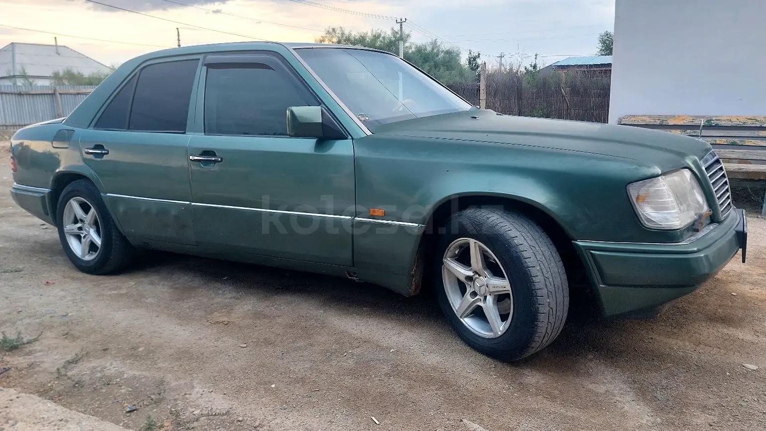 Mercedes-Benz E-Class, 1990